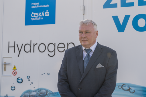 V Napajedlech je první průmyslový elektrolyzér na výrobu zeleného vodíku v Česku